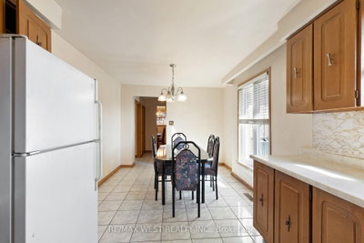 25 Apted Avenue • Toronto, ON photo 8