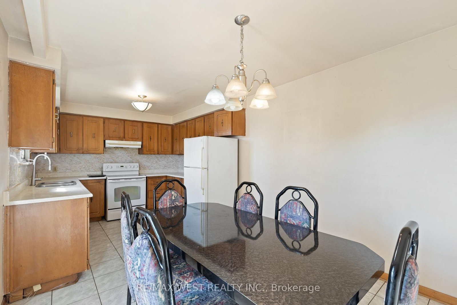 25 Apted Avenue • Toronto, ON photo 9