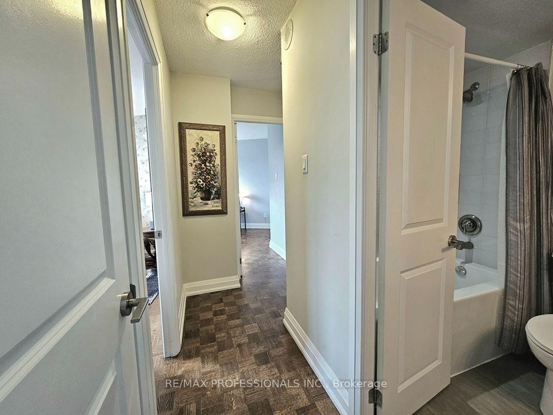 300 Mill Road • #E41 • Toronto, ON photo 33