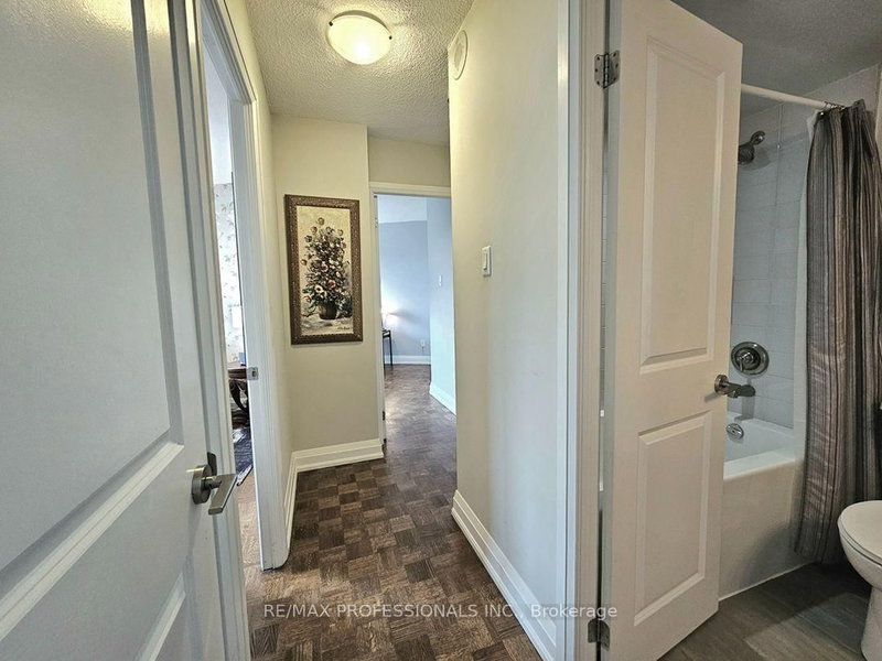300 Mill Toronto,ON M9C 4W7 — Photo 33