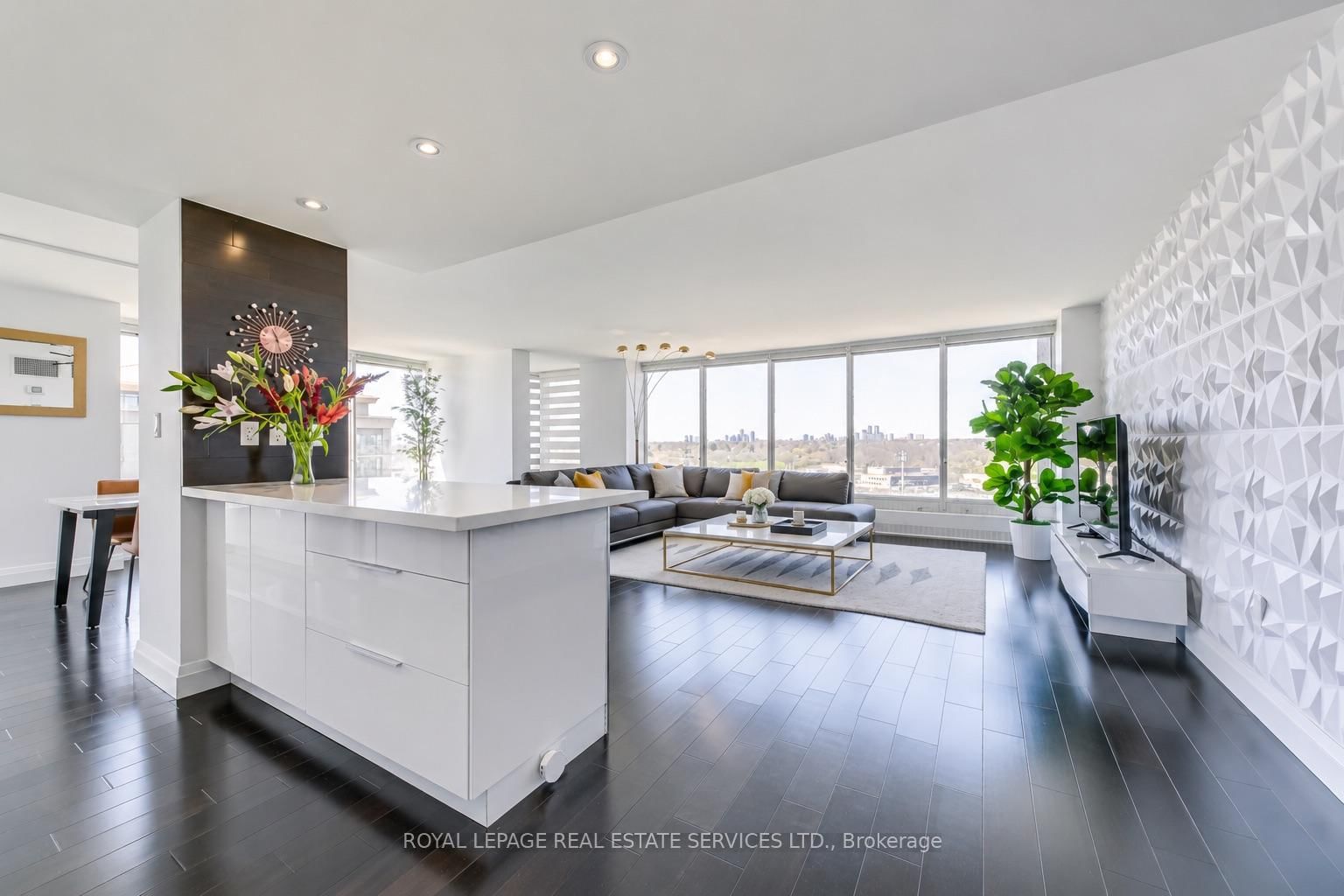 2045 Lake Shore Boulevard W • #1607 • Toronto, ON photo 3