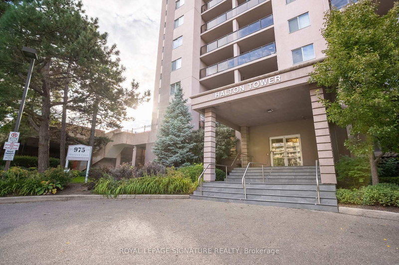 1608 - 975 Warwick Court