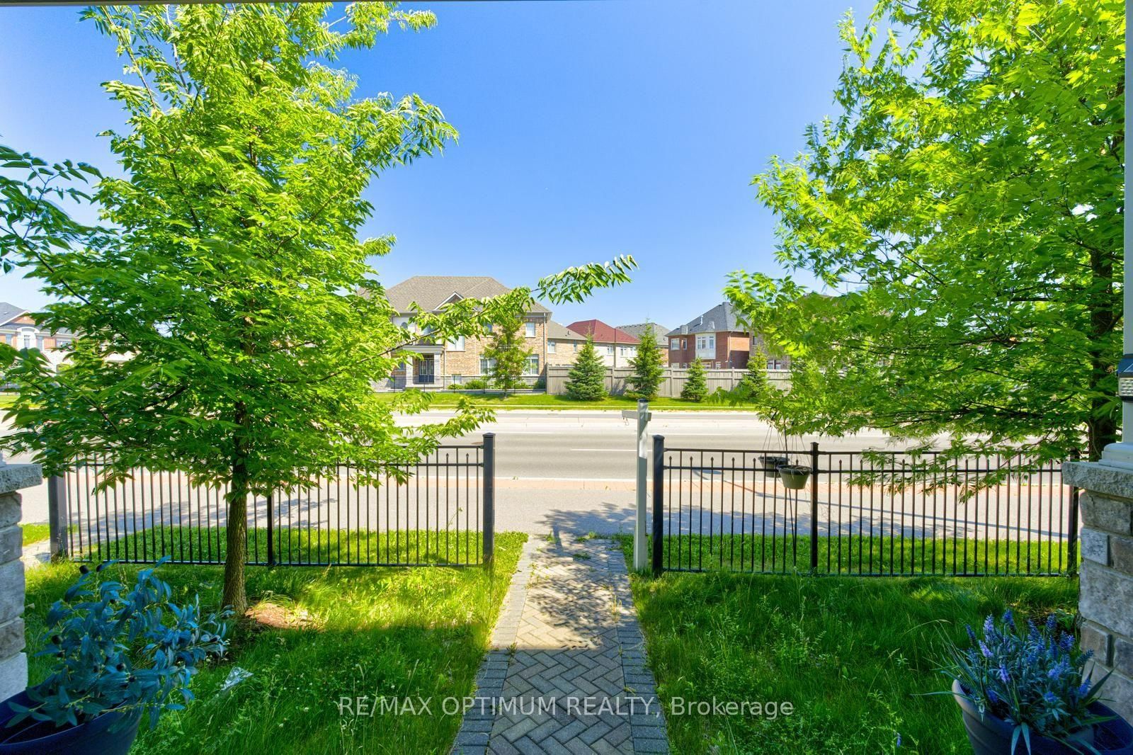 82 Oakmore Lane • Brampton, ON photo 10
