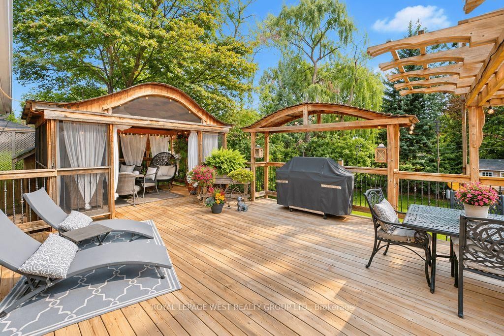 1422 Rebecca Street • Oakville, ON photo 10