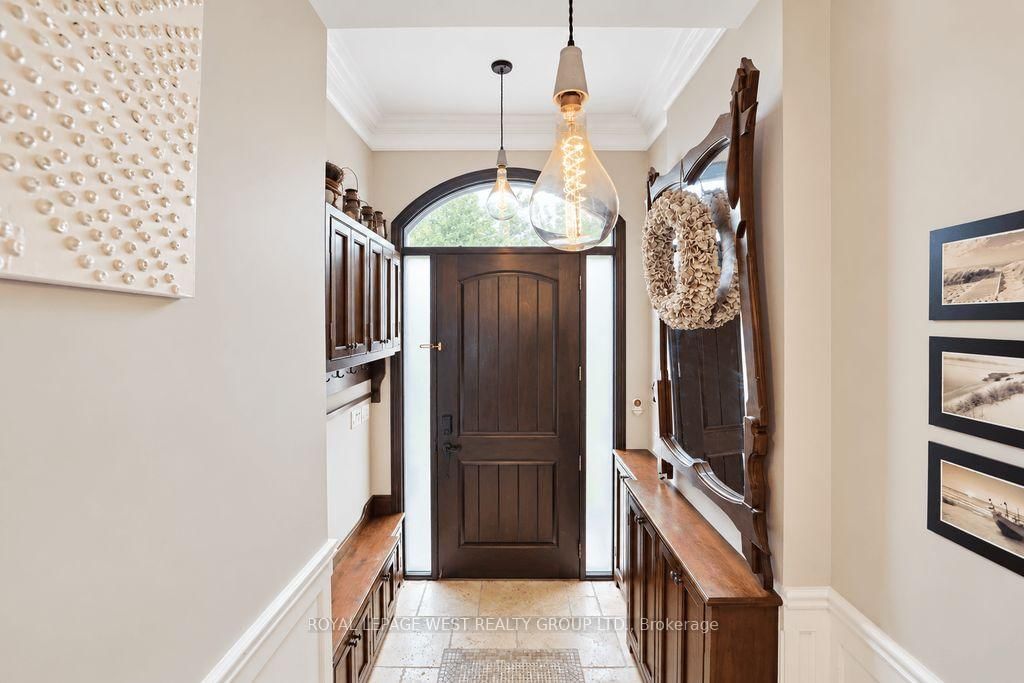 1422 Rebecca Street • Oakville, ON photo 12