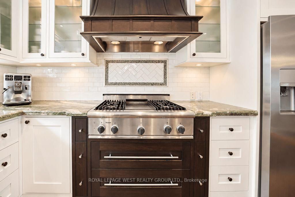 1422 Rebecca Street • Oakville, ON photo 15