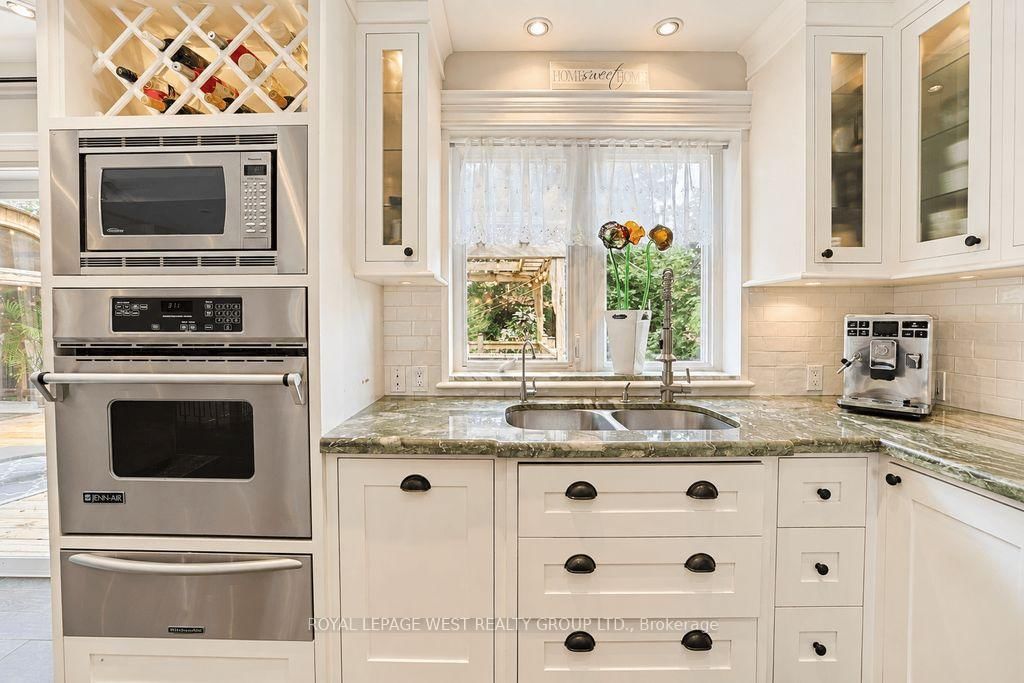 1422 Rebecca Street • Oakville, ON photo 16