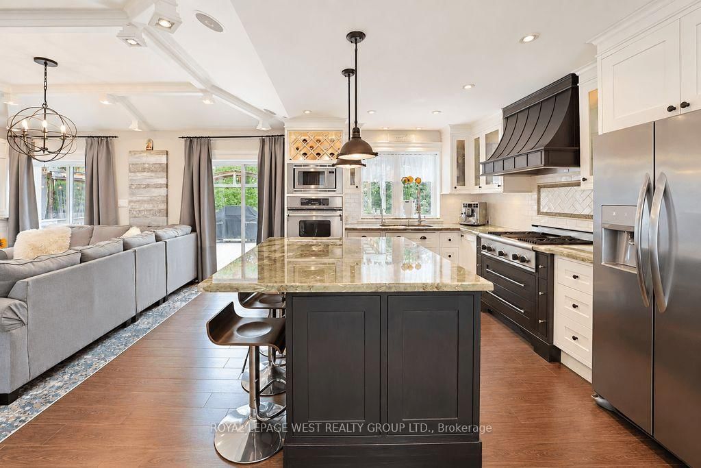 1422 Rebecca Street • Oakville, ON photo 18