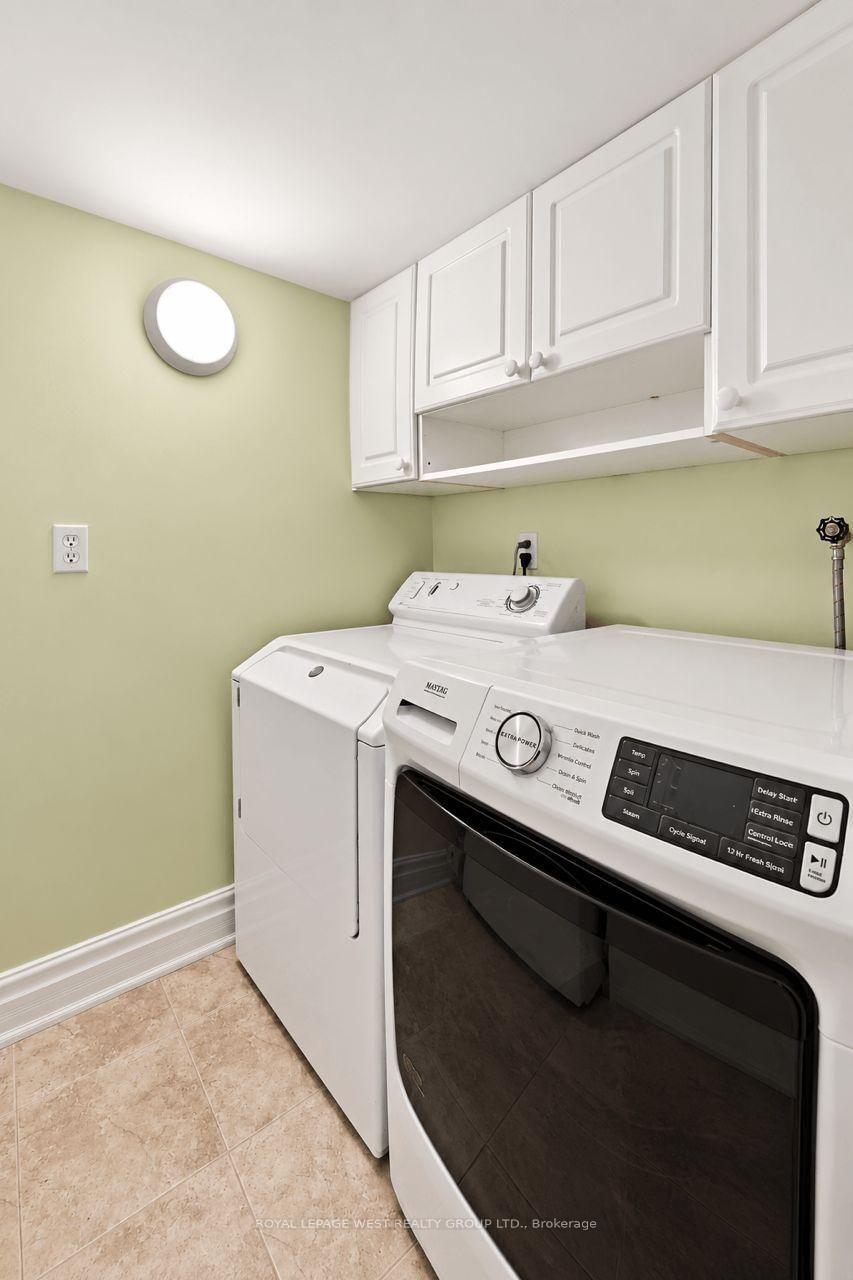 1422 Rebecca Street • Oakville, ON photo 37