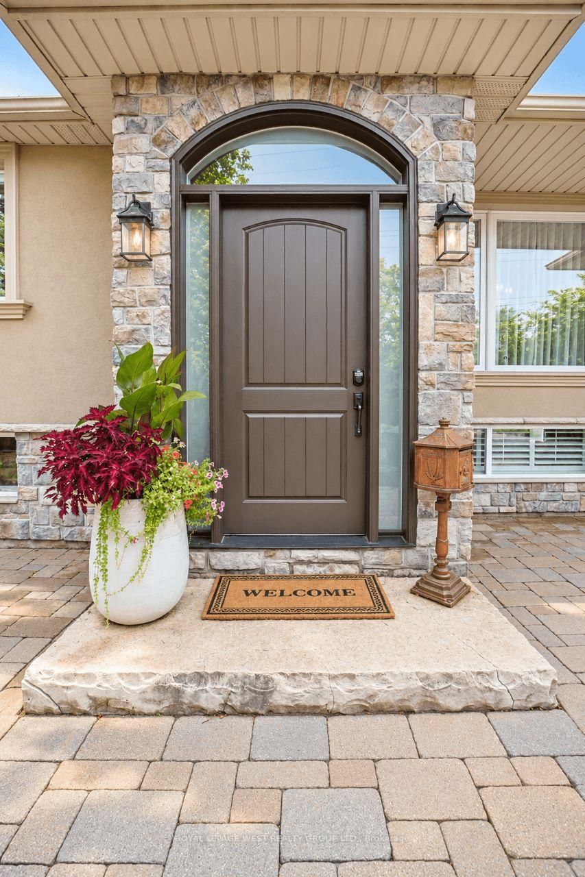 1422 Rebecca Street • Oakville, ON photo 41
