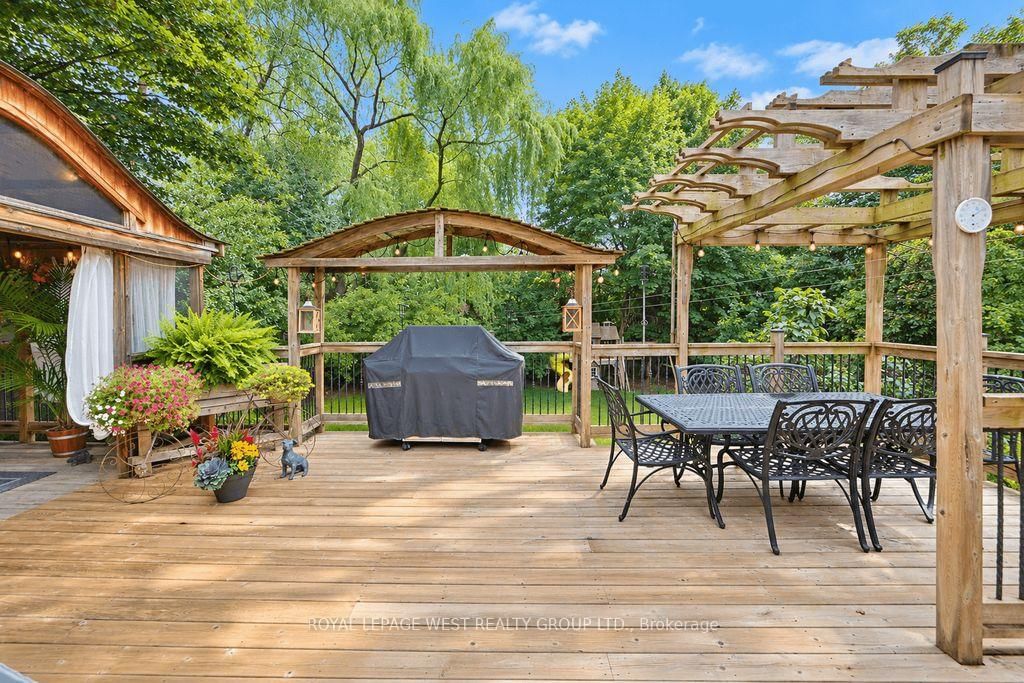 1422 Rebecca Street • Oakville, ON photo 48