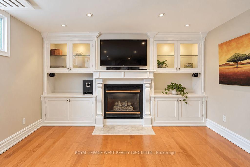 1422 Rebecca Street • Oakville, ON photo 8