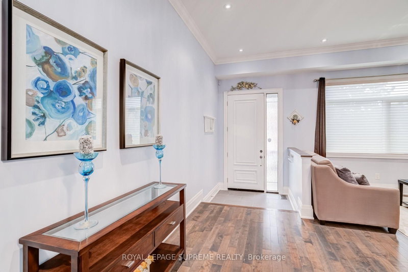 46B Strathnairn Ave photo 4
