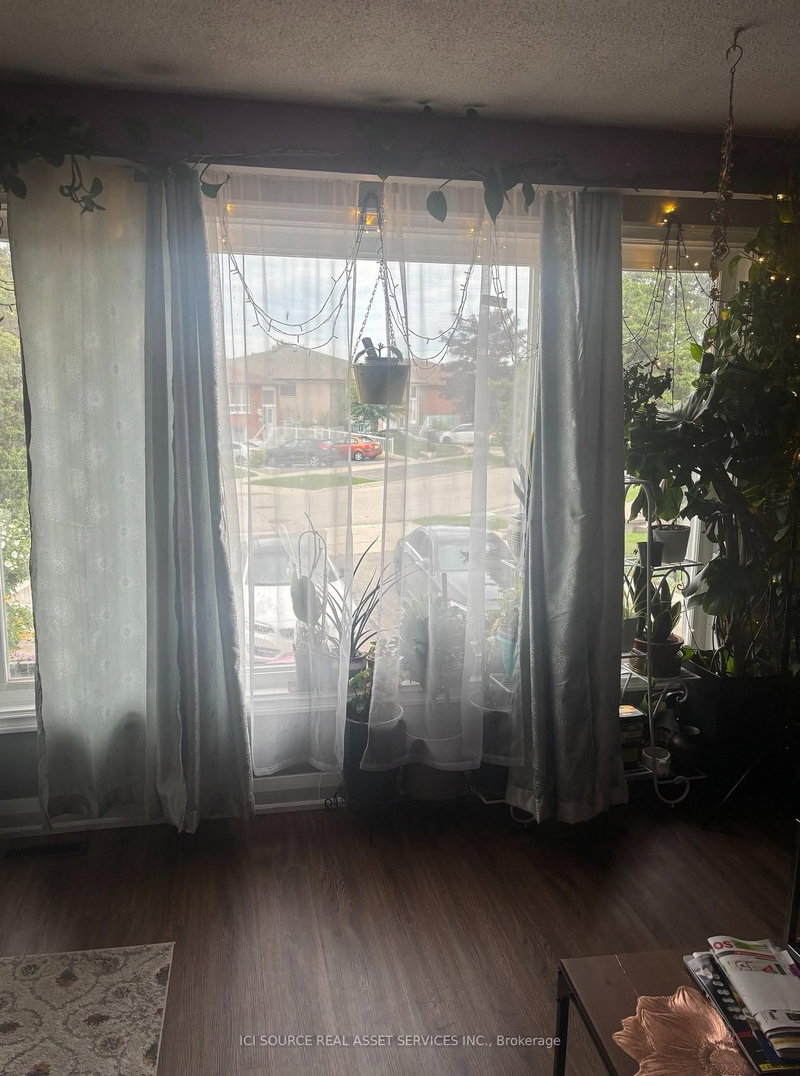 Main floor - 7318 Shallford Road