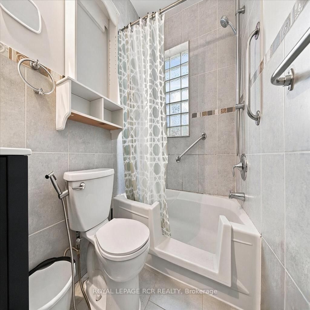 966 Shaw Street • Toronto, ON photo 13
