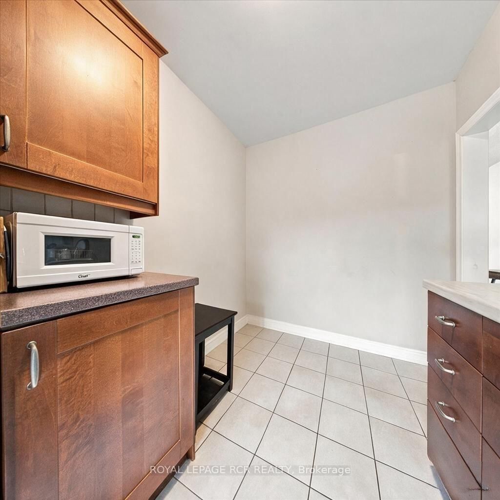 966 Shaw Street • Toronto, ON photo 9