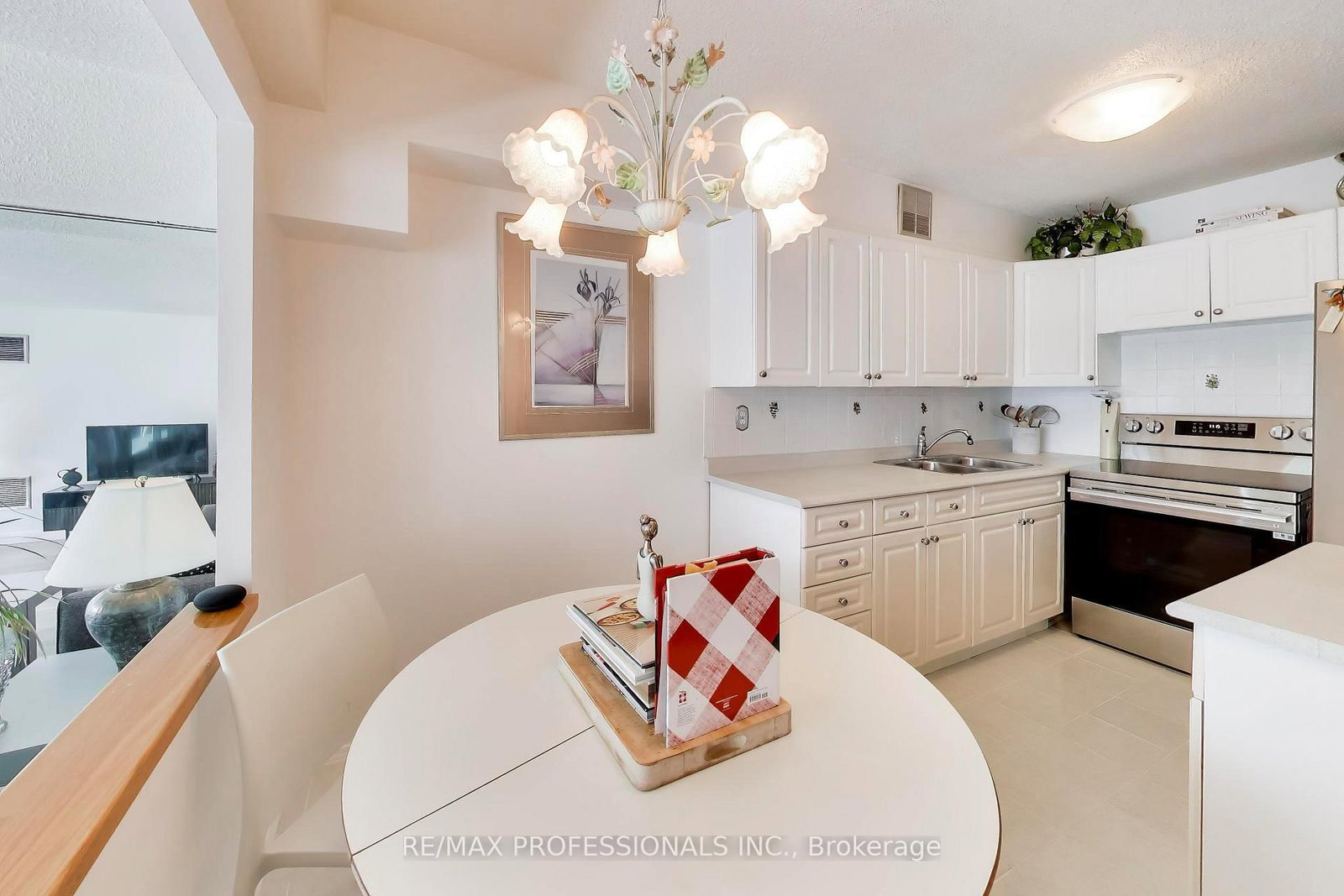 260 Scarlett Road • #207 • Toronto, ON photo 14