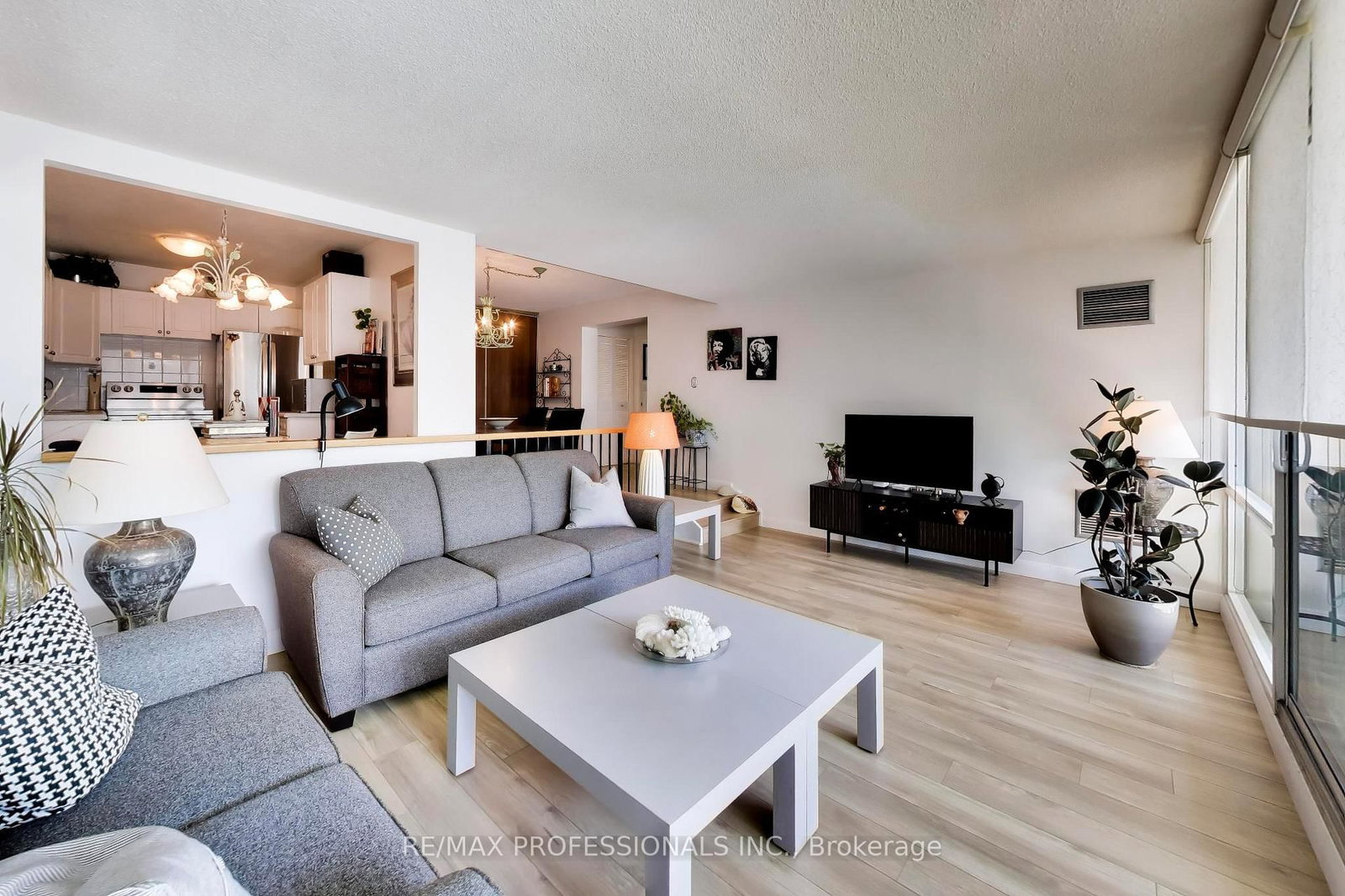 260 Scarlett Road • #207 • Toronto, ON photo 18