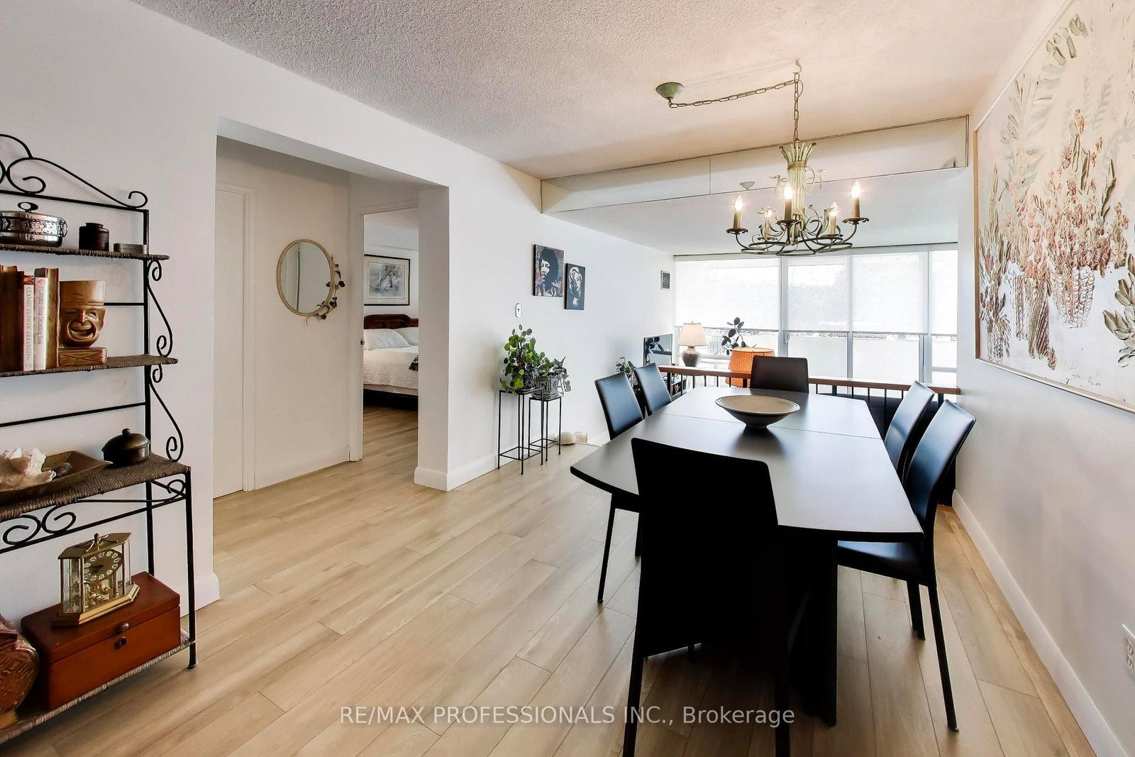 260 Scarlett Road • #207 • Toronto, ON photo 8