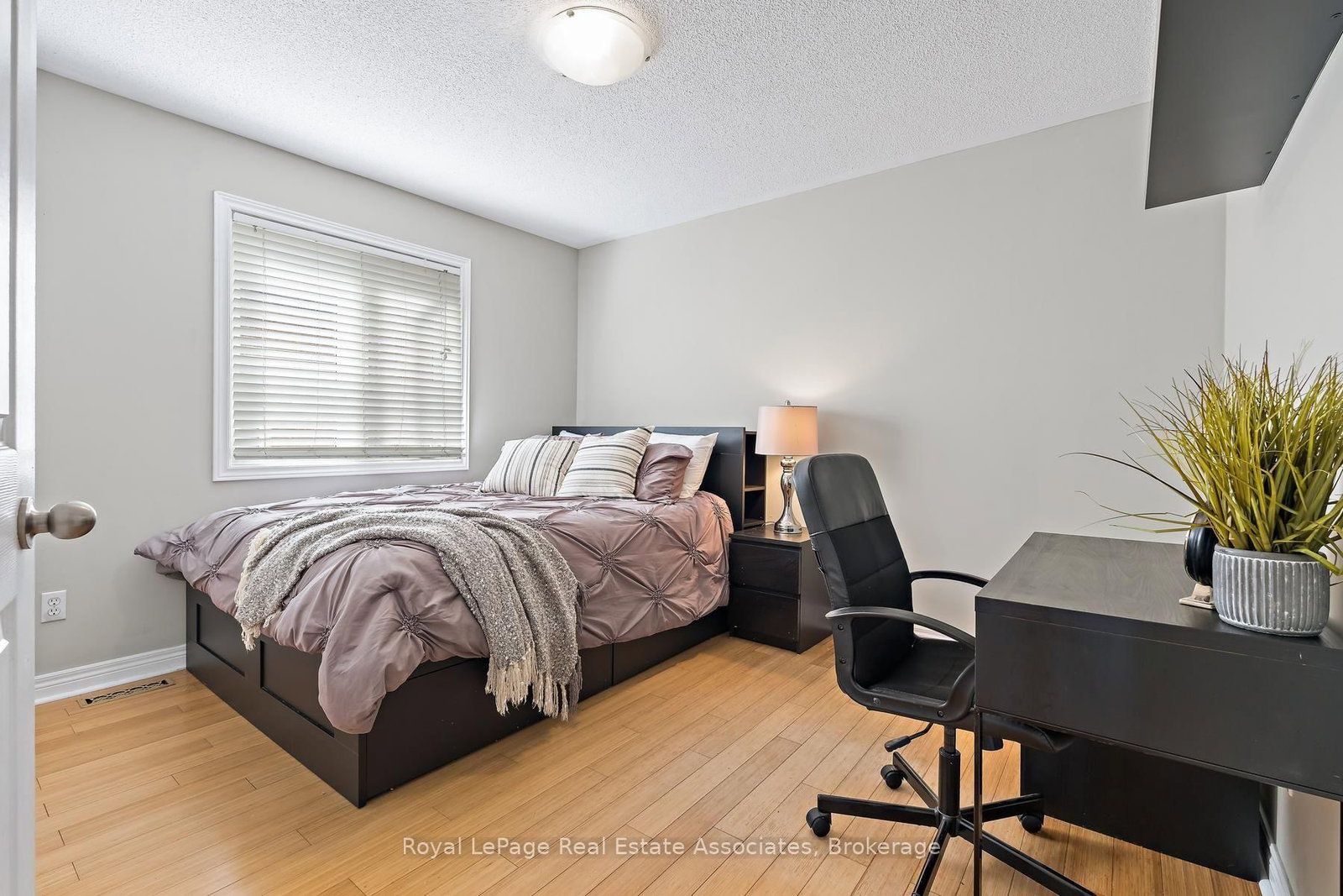 1069 Knotty Pine Mississauga,ON L5W 1J6 — Photo 23