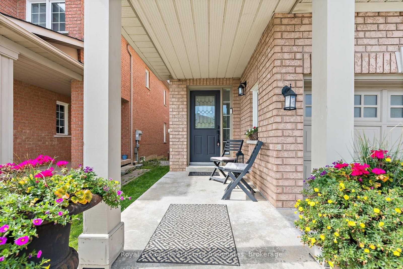 1069 Knotty Pine Mississauga,ON L5W 1J6 — Photo 3