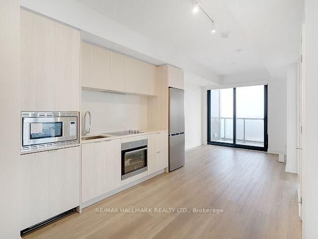1015 - 86 Dundas Street E