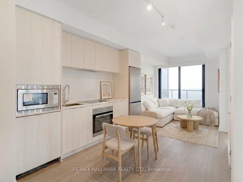 1015 - 86 Dundas Street E