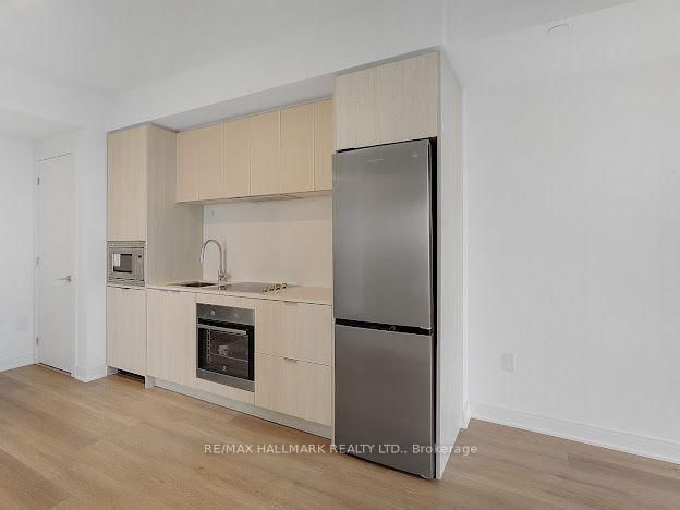 1015 - 86 Dundas Street E