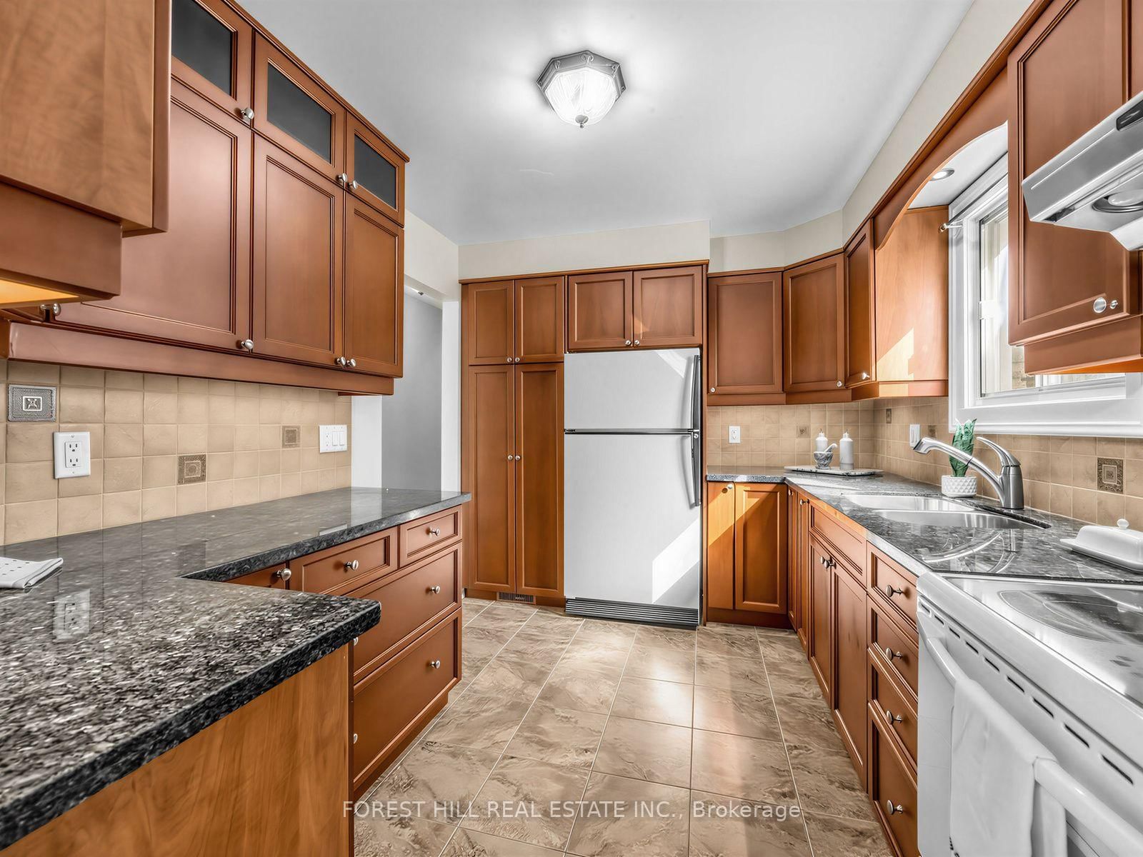 6 Elmvale Avenue • Brampton, ON photo 8