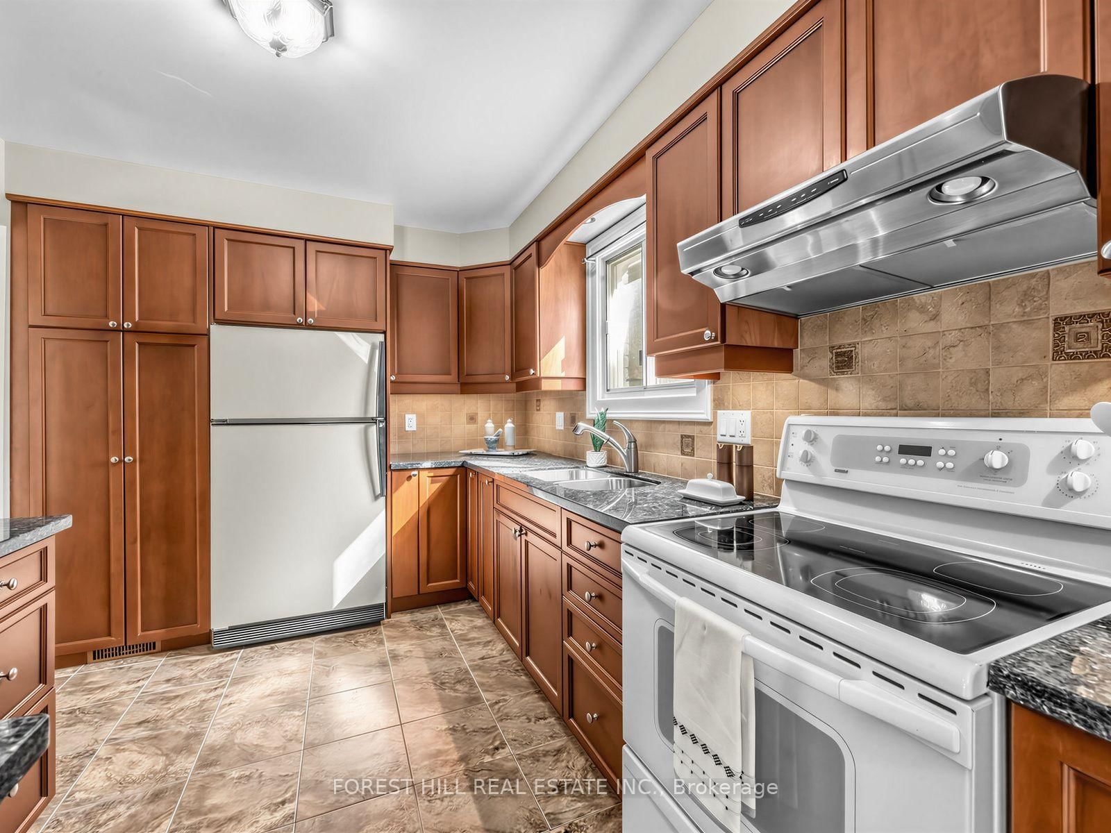 6 Elmvale Avenue • Brampton, ON photo 9
