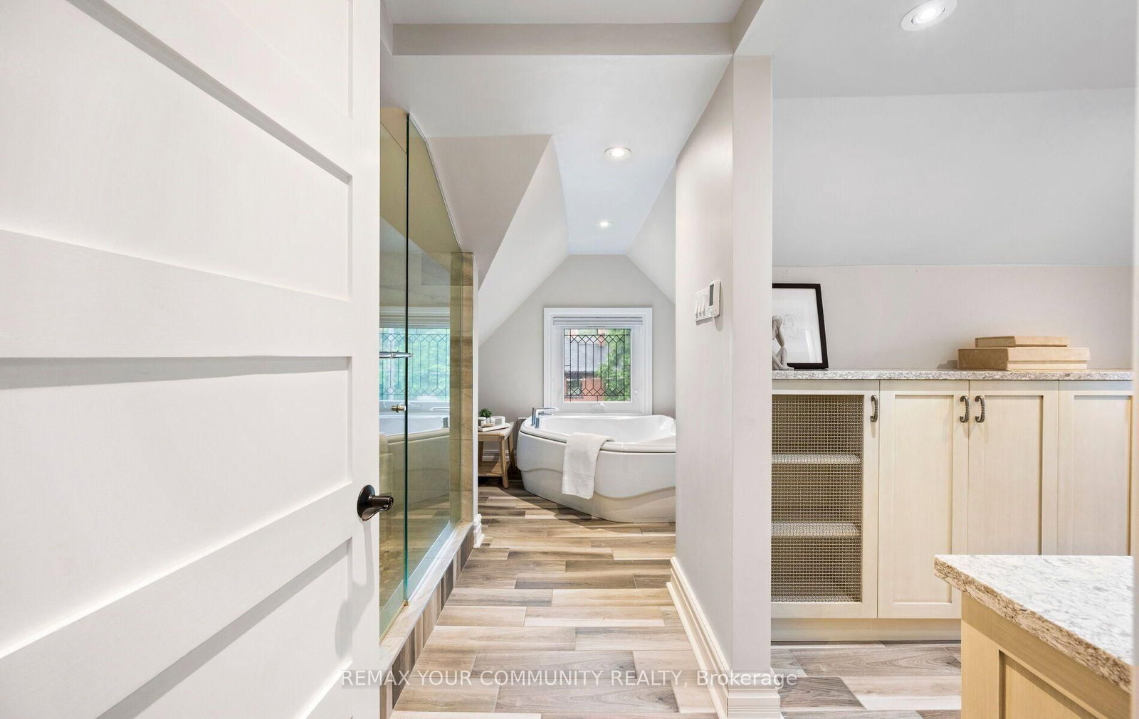62 Indian Grove • Toronto, ON photo 31