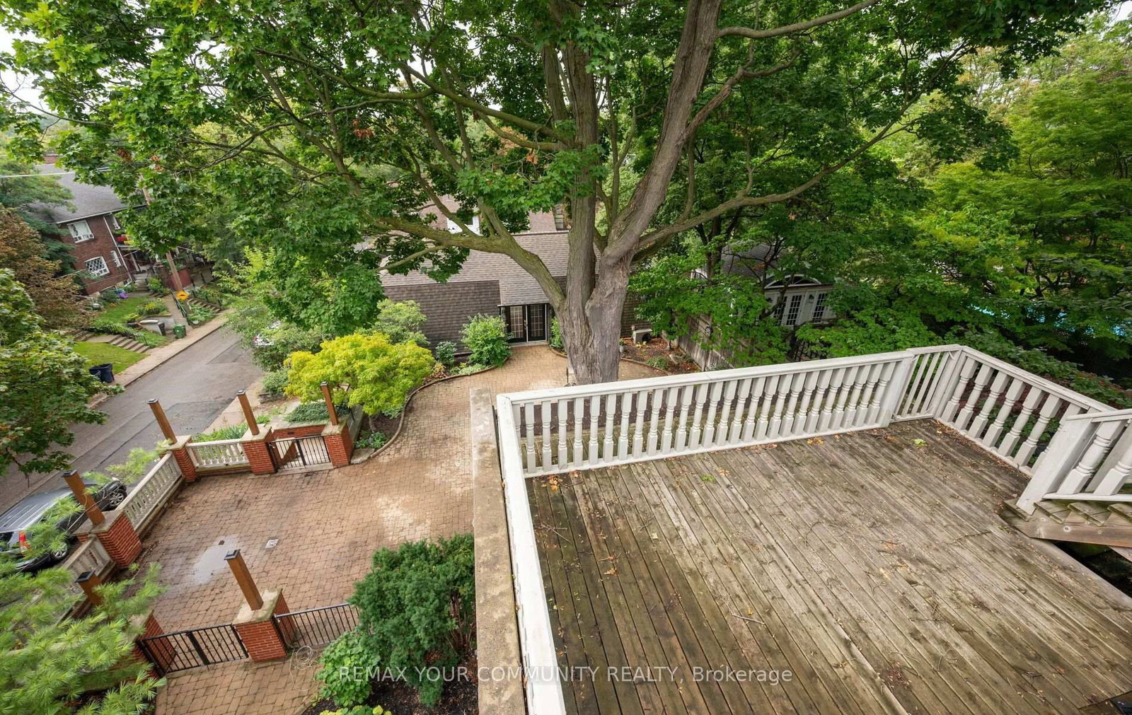 62 Indian Grove • Toronto, ON photo 41