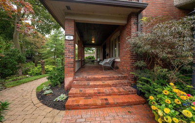 62 Indian Grove • Toronto, ON photo 5
