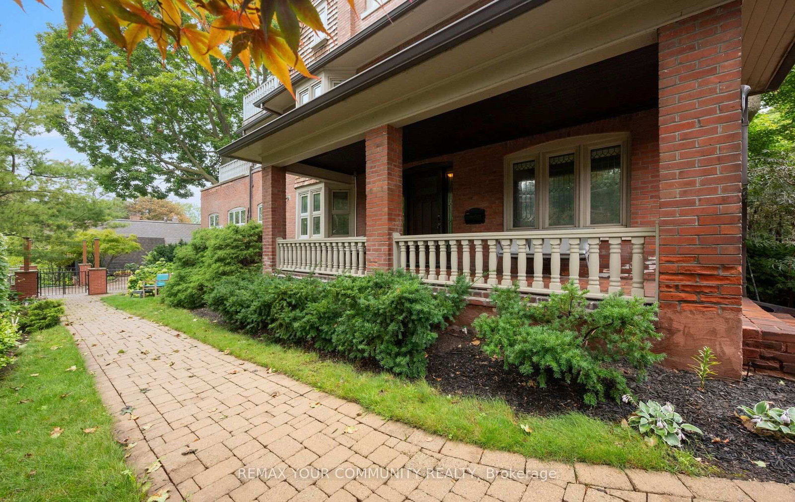 62 Indian Grove • Toronto, ON photo 6