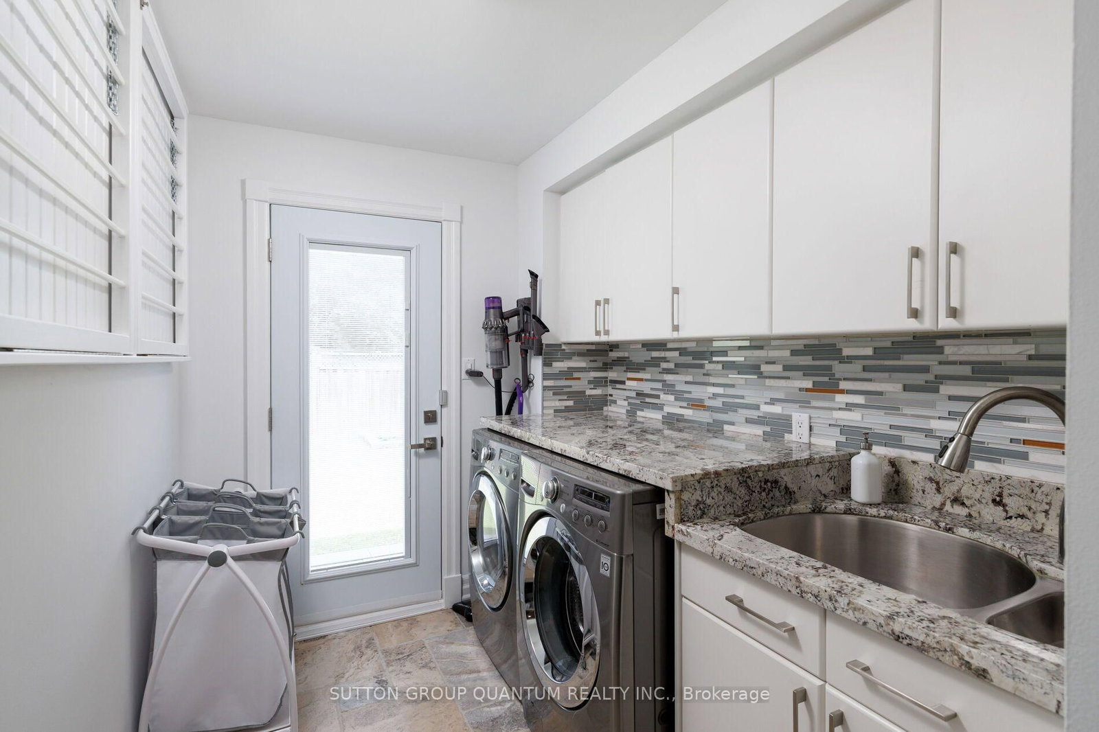 1883 Bough Beeches Mississauga,ON L4W 2J8 — Photo 11