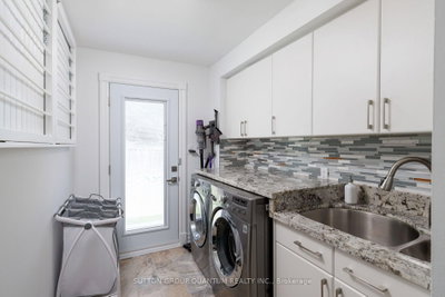 1883 Bough Beeches Mississauga,ON L4W 2J8 — Photo 11