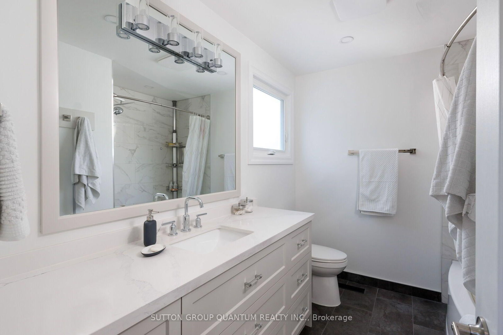 1883 Bough Beeches Mississauga,ON L4W 2J8 — Photo 17