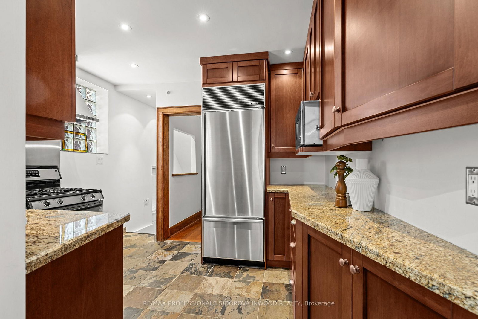 11 Winfield Avenue • Toronto, ON photo 10