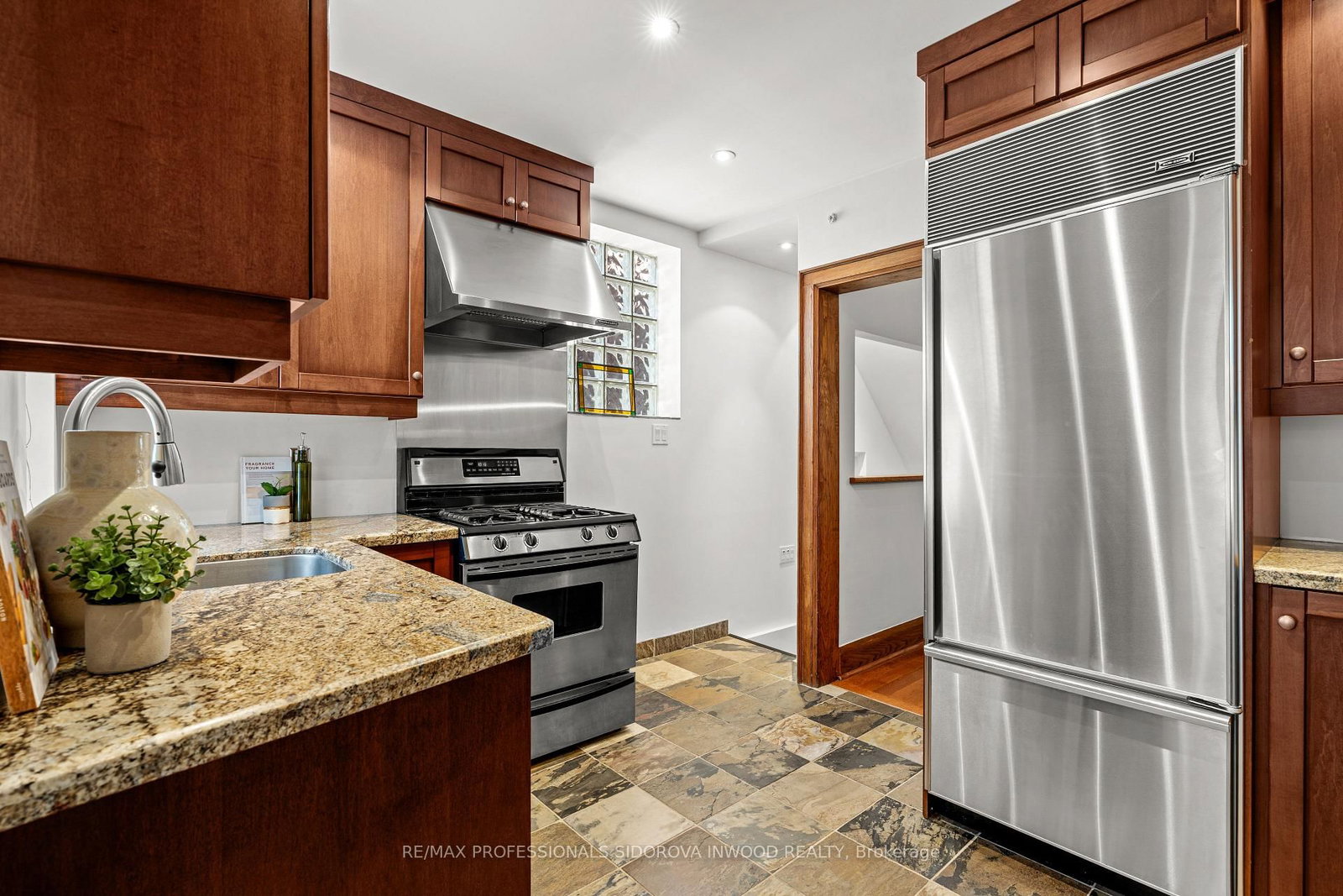 11 Winfield Avenue • Toronto, ON photo 12