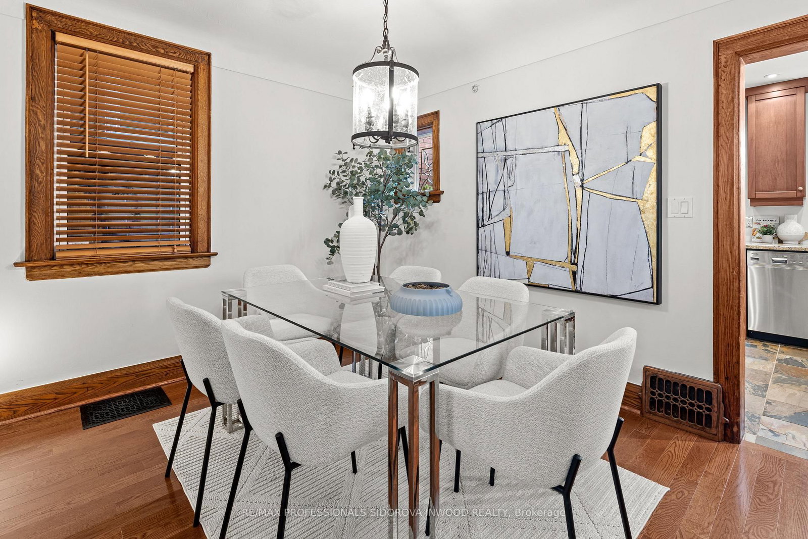 11 Winfield Avenue • Toronto, ON photo 9