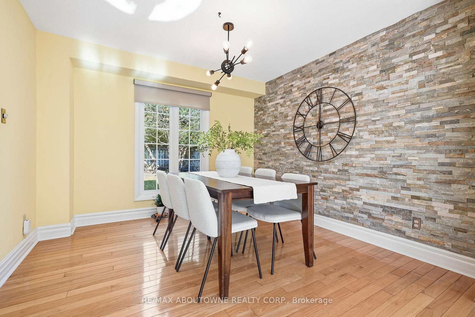 1177 Grand Boulevard • Oakville, ON photo 10