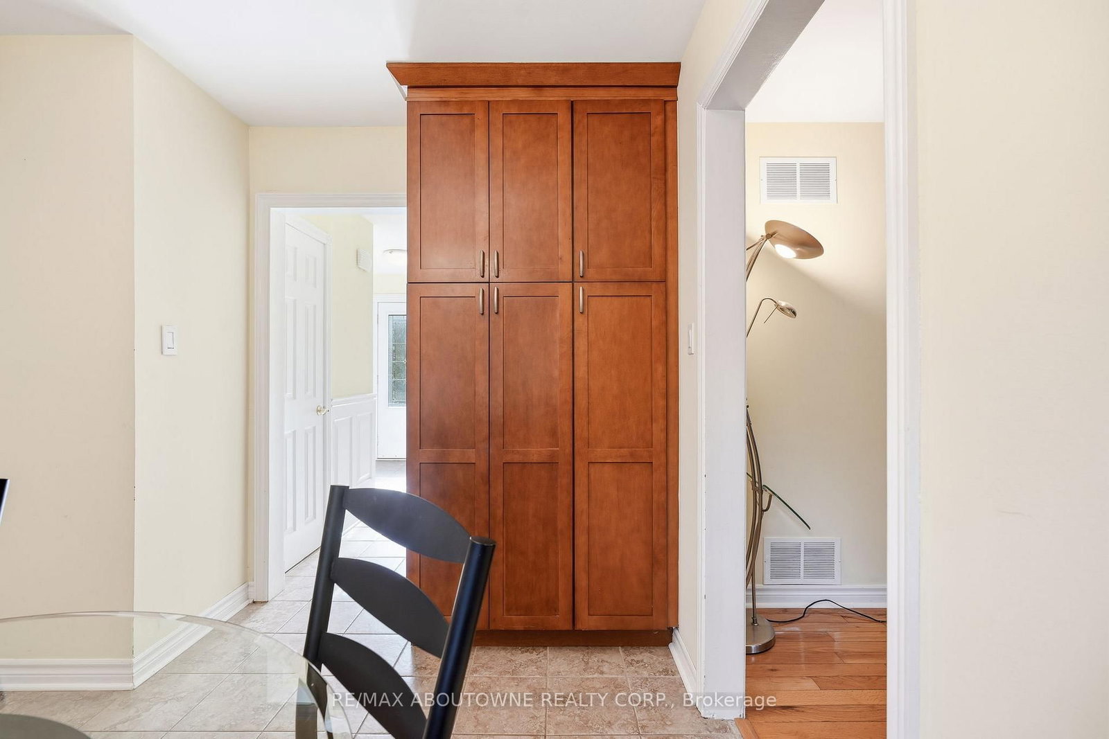 1177 Grand Boulevard • Oakville, ON photo 14