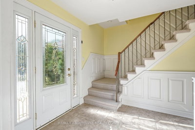 1177 Grand Boulevard • Oakville, ON photo 3