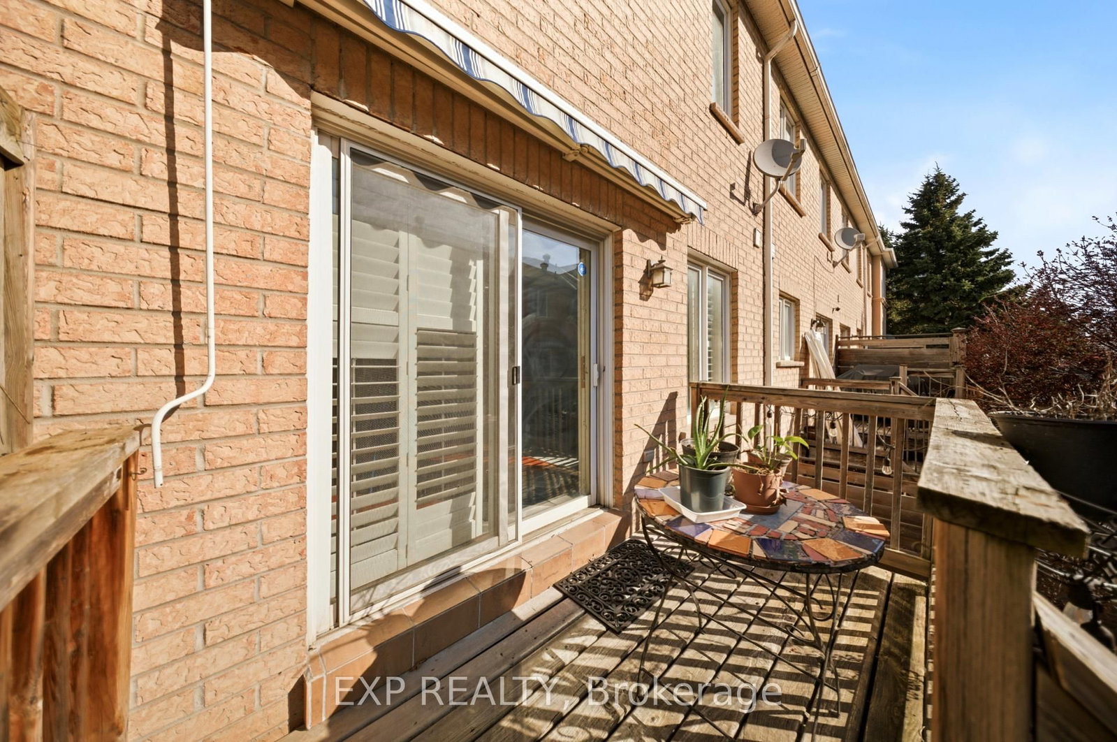 6 Purple Finch Court • Brampton, ON photo 5