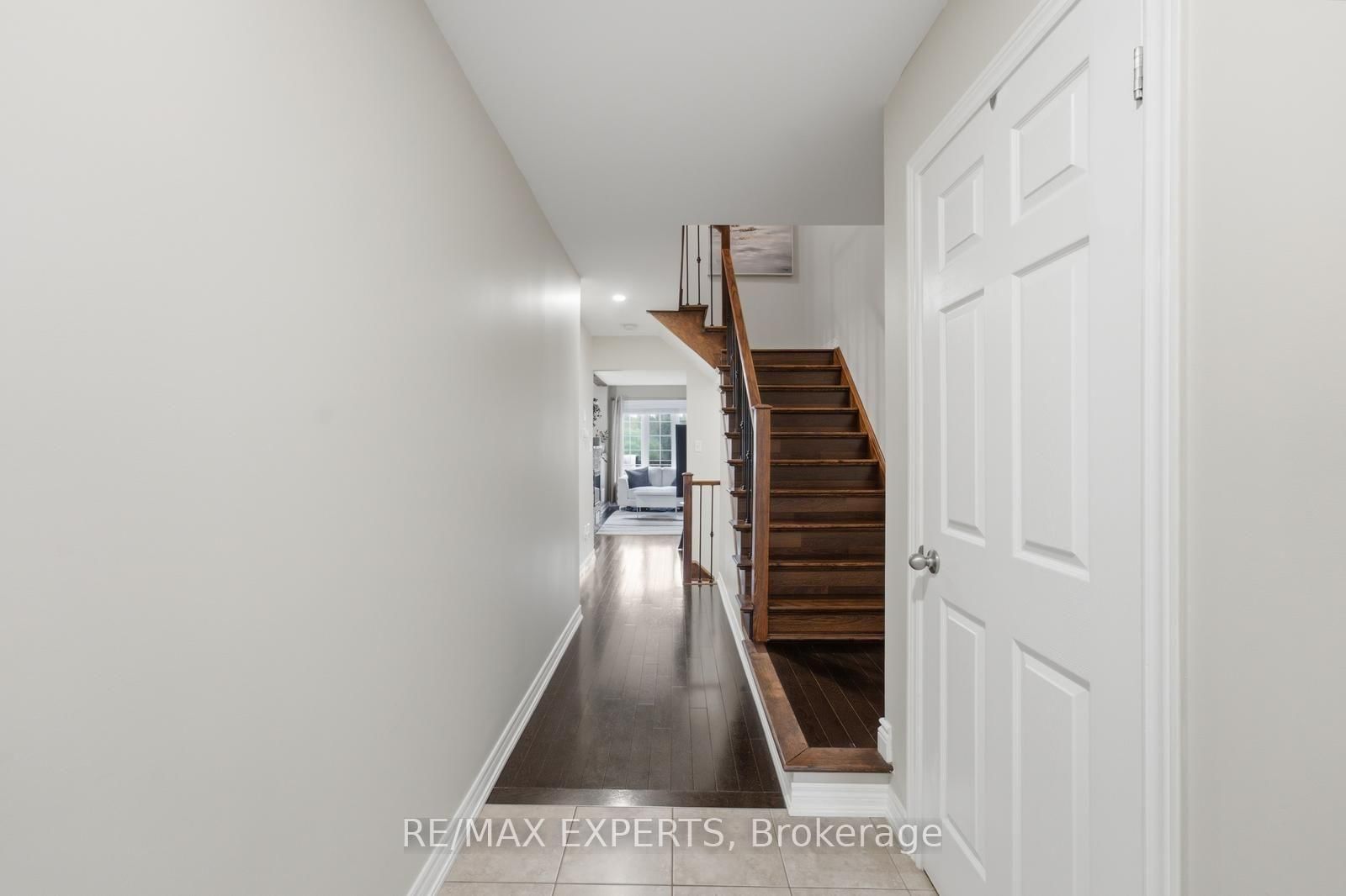 72 Victor Large Way • Orangeville, ON photo 4