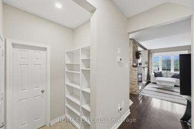72 Victor Large Way • Orangeville, ON photo 5