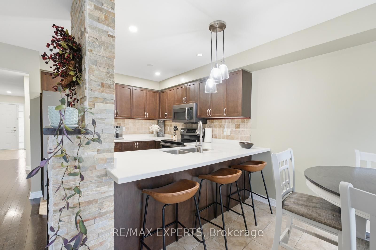 72 Victor Large Way • Orangeville, ON photo 9