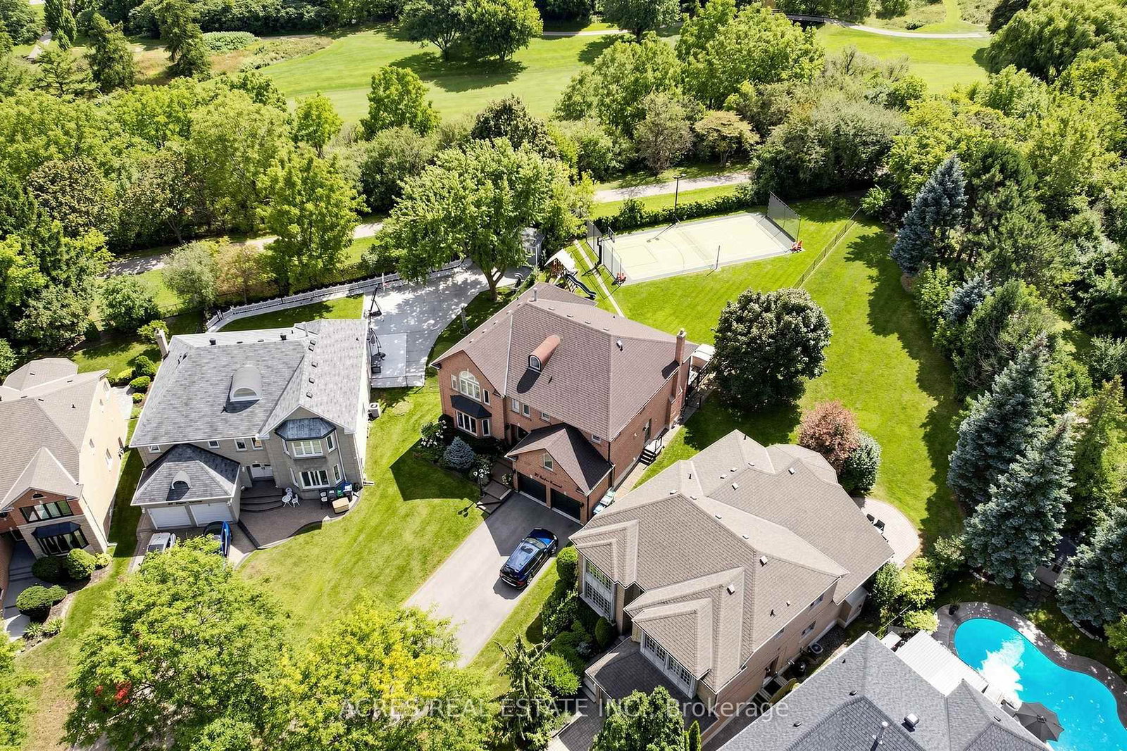 30 Casper Crescent • Brampton, ON photo 2