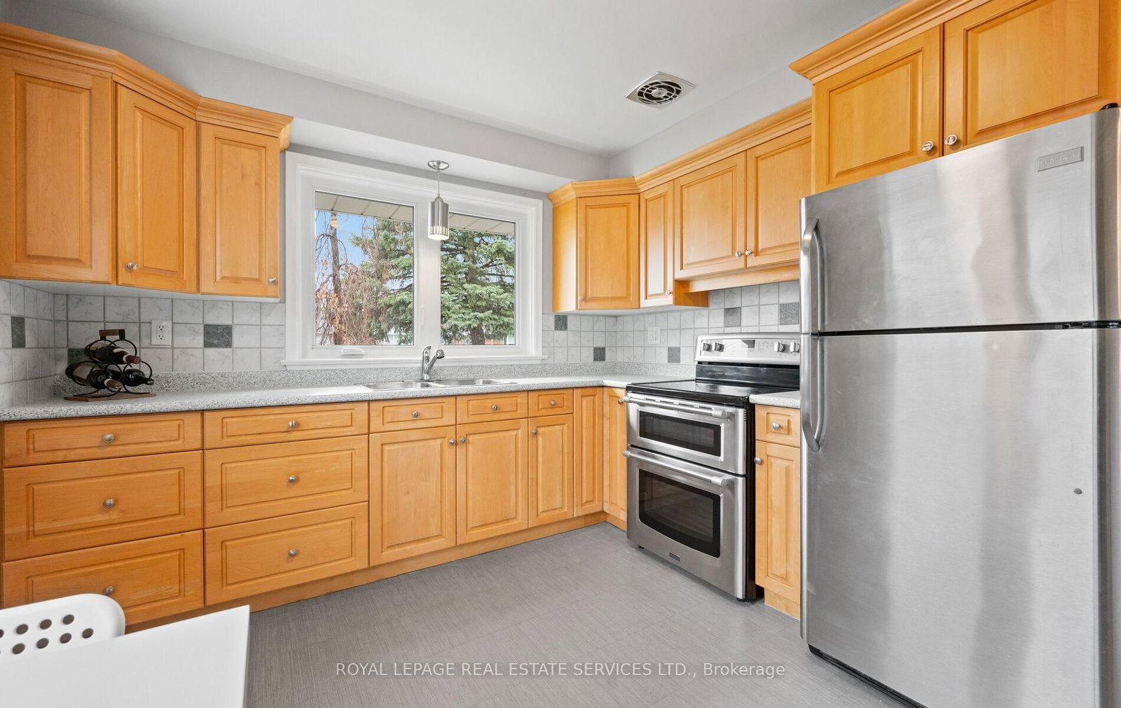 22 Arbroath Crescent • Toronto, ON photo 14