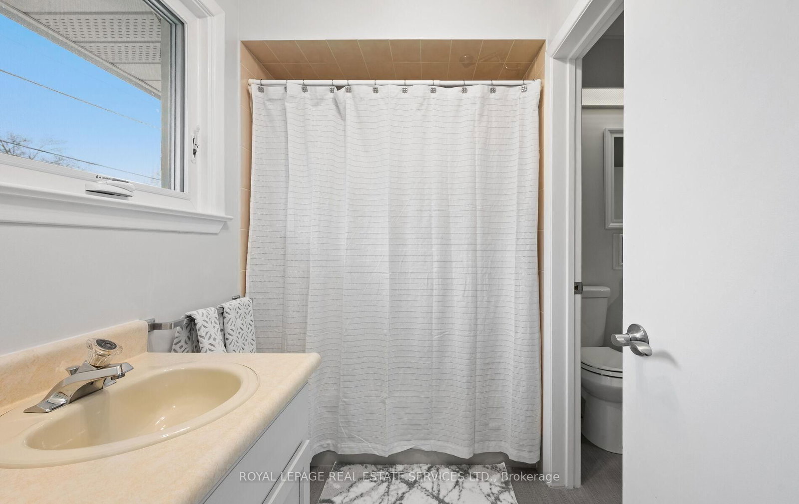 22 Arbroath Crescent • Toronto, ON photo 20